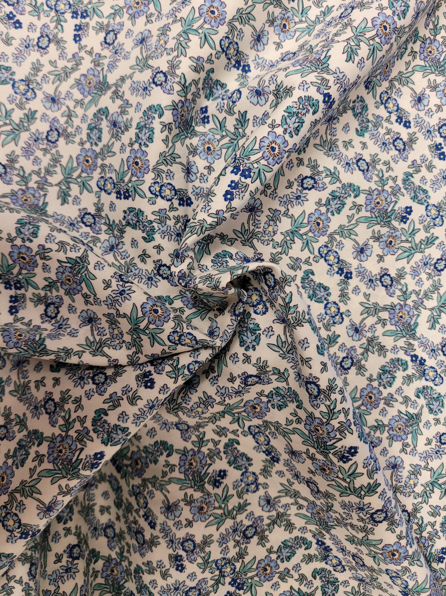 Spray Ditsy Floral Blue on Cream